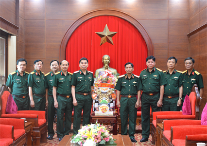 Các cơ quan, đơn vị đứng chân trên địa bàn đến thăm, chúc tết Bộ Tư lệnh Quân khu 7