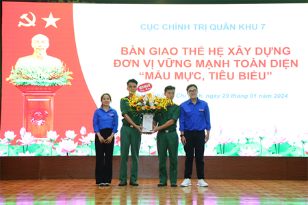 Cục Chính trị Quân khu 7 sinh hoạt “Bàn giao thế hệ, xây dựng đơn vị vững mạnh toàn diện”