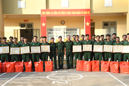 Cục Chính trị tiễn quân nhân hoàn thành nghĩa vụ quân sự trở về địa phương năm 2024