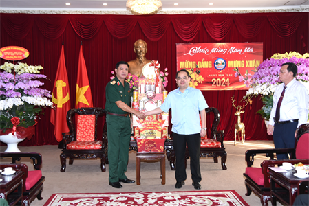 Trung tướng Nguyễn Trường Thắng, Tư lệnh Quân khu chúc Tết tại tỉnh Đồng Nai