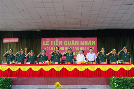 Trung đoàn 271 Sư đoàn 5 tổ chức lễ tiễn quân nhân hoàn thành nghĩa vụ quân sự tại ngũ năm 2024