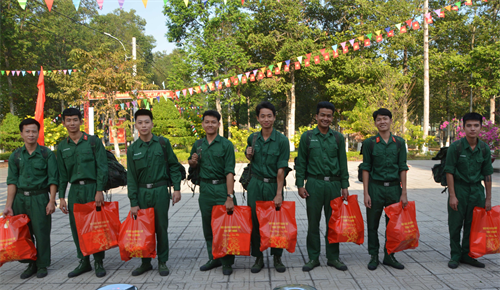 Bộ CHQS tỉnh Tây Ninh tiễn gần 500 quân nhân hoàn thành nghĩa vụ quân sự