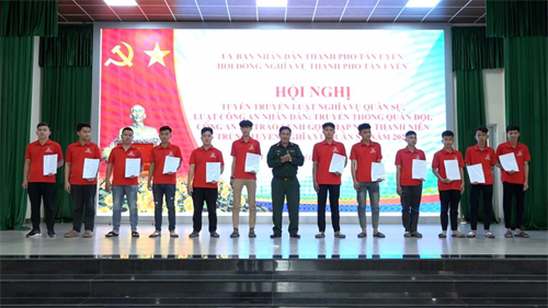 TP.Tân Uyên trao lệnh gọi công dân nhập ngũ năm 2024