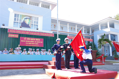 Vùng 2 Hải quân tiễn quân nhân hoàn thành nghĩa vụ quân sự