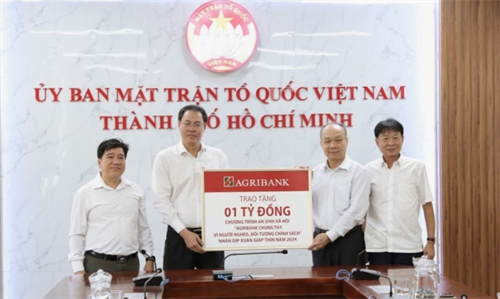 Agribank ủng hộ Quỹ "Vì người nghèo" TP. Hồ Chí Minh 1 tỷ đồng