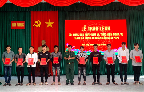 Huyện Vĩnh Hưng trao lệnh gọi công dân nhập ngũ năm 2024