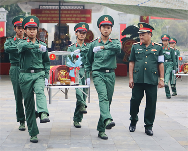 Thiếu tướng Trần Vinh Ngọc dự Lễ viếng, truy điệu và an táng hài cốt liệt sĩ quân tình nguyện Việt Nam hi sinh ở Campuchia