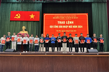Quận Tân Phú trao Lệnh gọi nhập ngũ năm 2024