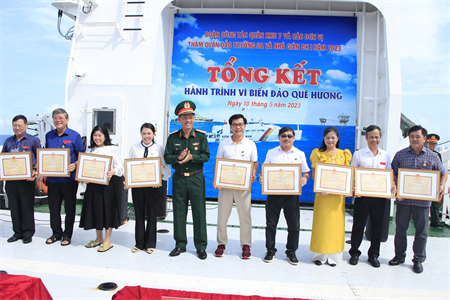 Các địa phương, doanh nghiệp chung sức xây dựng nền quốc phòng toàn dân vững mạnh