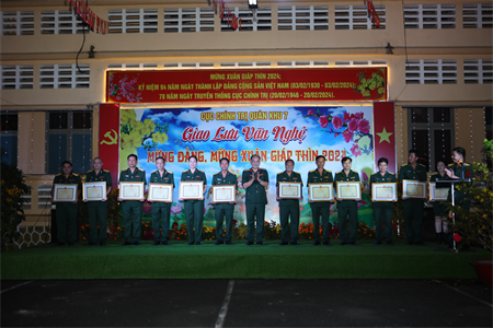 Cục Chính trị Quân khu tổ chức giao lưu văn nghệ đêm giao thừa, mừng Đảng, mừng Xuân Giáp Thìn 2024