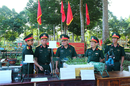 Sư đoàn 302 đẩy mạnh xây dựng đơn vị vững mạnh toàn diện “mẫu mực, tiêu biểu”