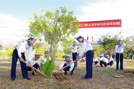 Vùng 2 Hải quân phát động “Tết trồng cây đời đời nhớ ơn Bác Hồ”