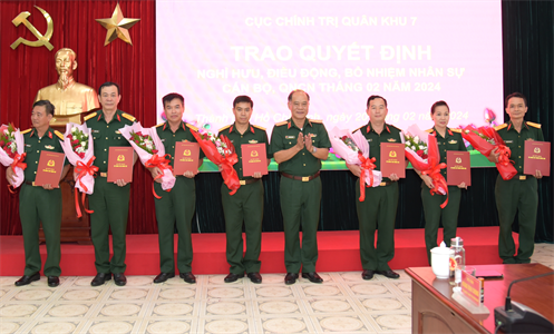 Cục Chính trị Quân khu 7 trao quyết định điều động, bổ nhiệm cán bộ