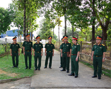 Chính ủy Quân khu kiểm tra công tác chuẩn bị huấn luyện chiến sĩ mới tại Lữ đoàn 26