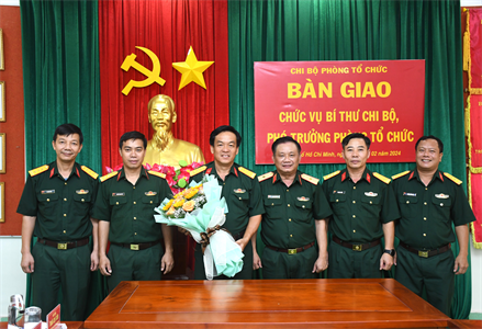 Bàn giao chức vụ Bí thư Chi bộ, Phó Trưởng phòng Tổ chức Quân khu