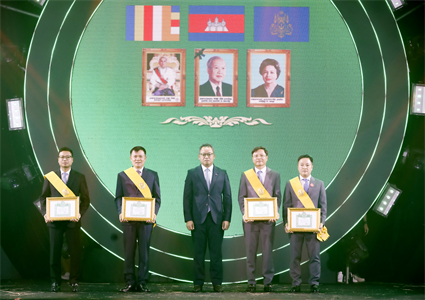 Hoàng gia Campuchia trao tặng Huân chương cao quý cho Viettel và Metfone