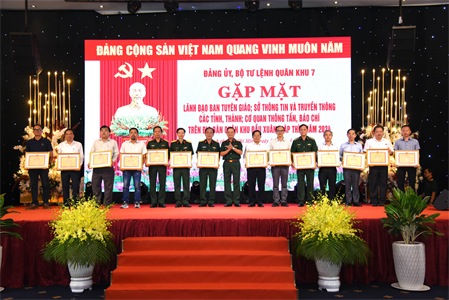 Dấu ấn đậm nét trong phối hợp tuyên truyền về LLVT Quân khu 7