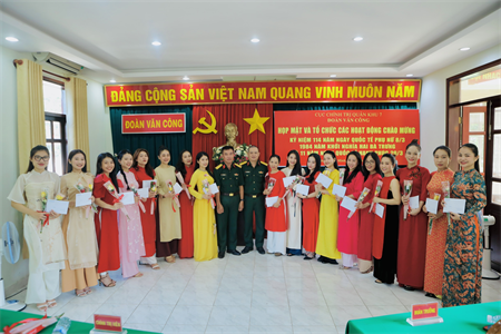 Đoàn Văn Công Quân khu 7 họp mặt kỷ niệm Ngày Quốc tế Phụ nữ.