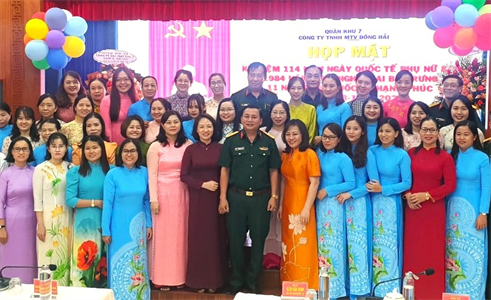 Công ty Đông Hải họp mặt kỷ niệm 114 năm Ngày Quốc tế Phụ nữ 8/3