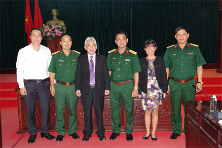 Trường Đại học Cửu Long thăm Sư đoàn 5