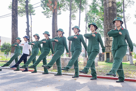 Những ngày đầu của nữ chiến sĩ mới