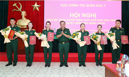 Cục Chính trị Quân khu 7 trao quyết định nghỉ chờ hưu, điều động quân nhân chuyên nghiệp