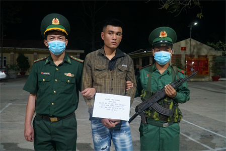Bộ đội Biên phòng tỉnh Long An bắt đối tượng vận chuyển thuốc lá nhập lậu qua biên giới