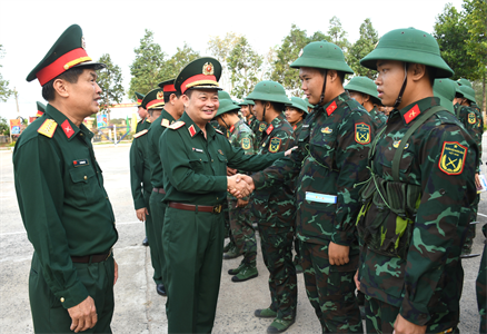Trung tướng Trần Hoài Trung thăm, kiểm tra Trường bắn Quốc gia khu vực 3