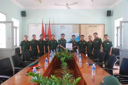 Cục Kỹ thuật Quân khu 7:
Sửa chữa vũ khí và phương tiện cho huyện Phú Quý, tỉnh Bình Thuận