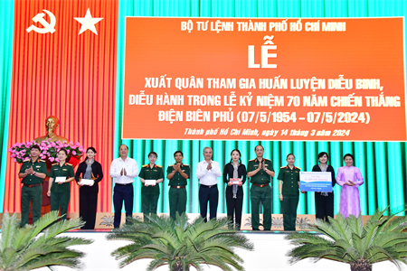 Khối nữ du kích miền Nam xuất quân tham gia diễu binh, diễu hành kỷ niệm 70 năm Chiến thắng Điện Biên Phủ