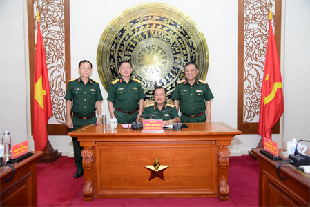 Bàn giao chức vụ Phó Chủ nhiệm Thường trực Ủy ban Kiểm tra Đảng ủy Quân khu