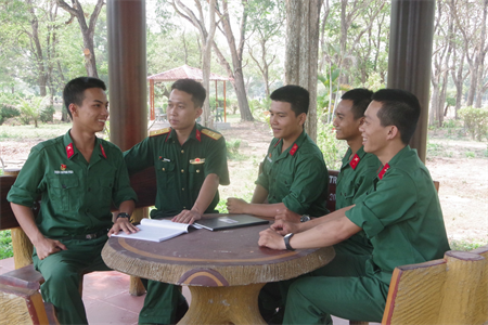 Tiếp thêm động lực cho chiến sĩ mới