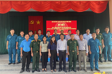Ban CHQS huyện Vĩnh Hưng và các đoàn thể chính trị - xã hội, Hội Chữ thập đỏ huyện ký kết phối hợp hoạt động