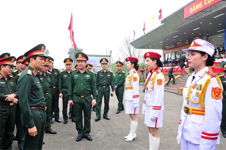 Tổng Tham mưu trưởng kiểm tra hợp luyện diễu binh, diễu hành Lễ kỷ niệm 70 năm Chiến thắng Điện Biên Phủ