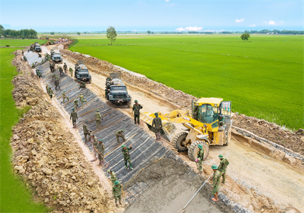 Lực lượng nào làm nhiệm vụ bảo vệ công trình quốc phòng, khu quân sự
