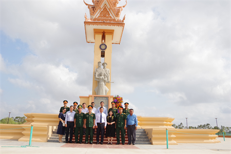 Ban Chỉ đạo 515 tỉnh Long An làm việc tại tỉnh Svay Riêng