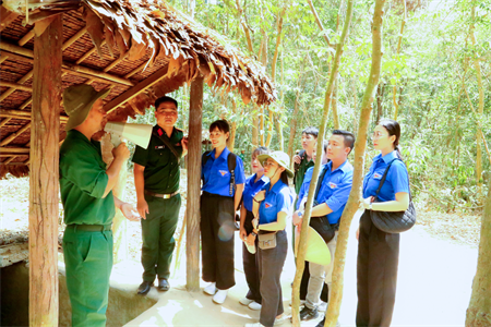 Bệnh viện Quân y 7B tổ chức về nguồn tại Địa đạo Củ chi