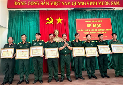 Trung đoàn 10 bế mạc huấn luyện cán bộ khung B