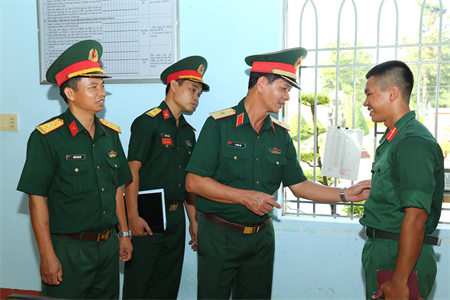 Quân khu 7 kiểm tra công tác huấn luyện chiến sĩ mới Lữ đoàn 77