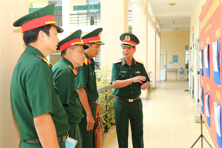 Kiểm tra công tác huấn luyện chiến sĩ mới tại Trung đoàn Minh Đạm