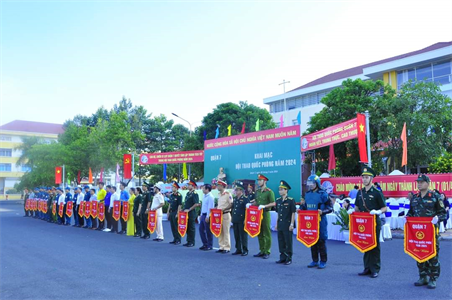 Sôi nổi khai mạc Hội thao Quốc phòng Quận 7 năm 2024