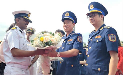 Lực lượng bảo vệ bờ biển Ấn Độ thăm Thành phố Hồ Chí Minh