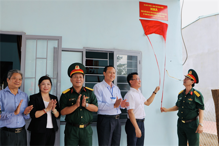 Bàn giao 93 căn nhà điểm dân cư liền kề chốt dân quân biên giới tại tỉnh Bình Phước.