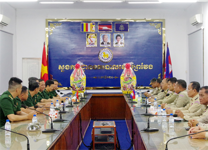 Bộ đội Biên phòng tỉnh Long An: Thăm, chúc tết cổ truyền lực lượng bảo vệ biên giới tỉnh Pray Veng, Campuchia