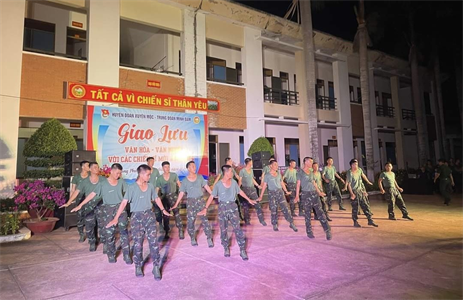 Trung đoàn Minh Đạm phối hợp tổ chức giao lưu văn nghệ