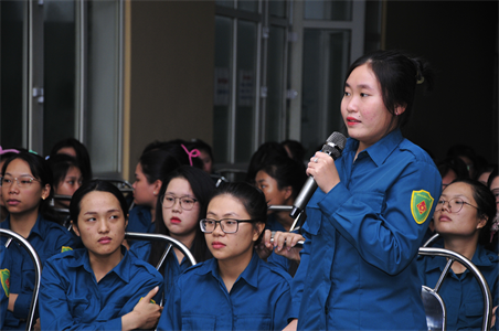 Cán bộ, chiến sĩ Khối nữ du kích miền Nam sinh hoạt đối thoại dân chủ