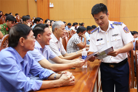 Vùng Cảnh sát biển 3 tuyên truyền chống khai thác IUU