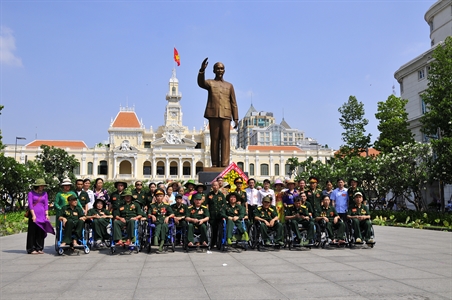 Đoàn Trung tâm Điều dưỡng Thương binh Hà Nam tham quan địa danh lịch sử TP.HCM