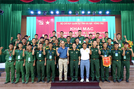 Khai mạc thi đấu bóng đá, bóng chuyền Cụm 2 lực lượng vũ trang Quân khu 7