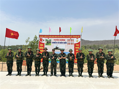 Trung đoàn Minh Đạm kiểm tra bắn đạn thật cho chiến sĩ mới